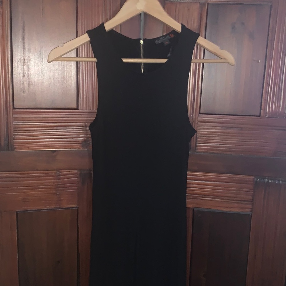 G by Guess. Long Black Tank with midriff slit. M.